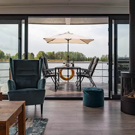 Hausboot Topas 船上ホテル